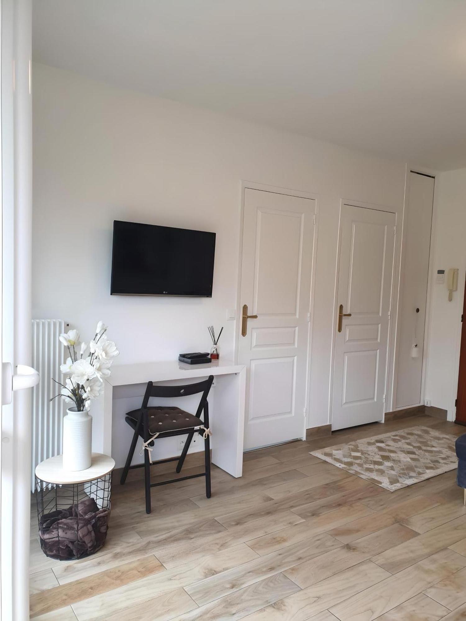 Appartement Avec Jardin Prive - 2 A 4 Voyageur Chaville Exteriér fotografie